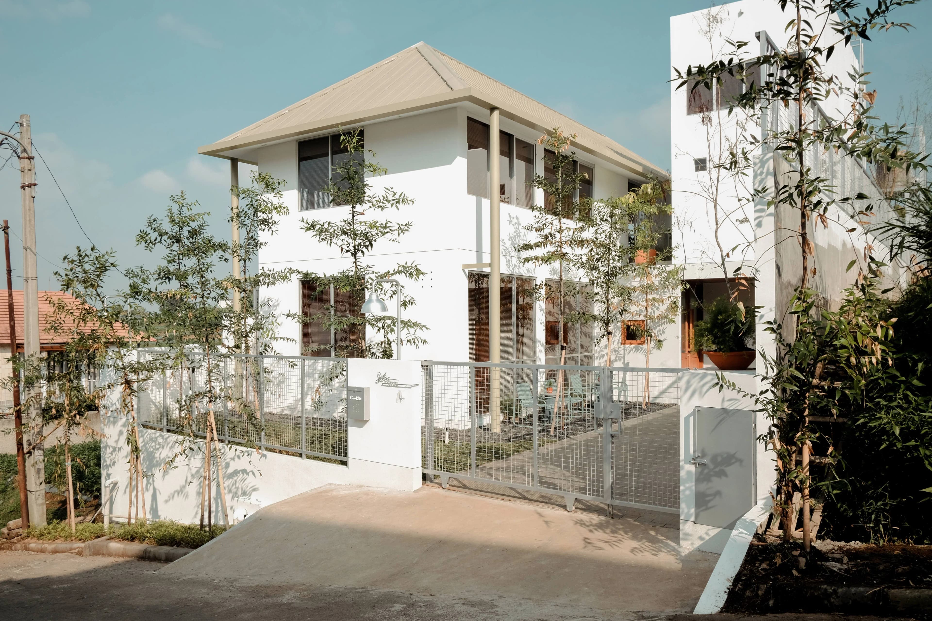 SILAS HOUSE mobile 1