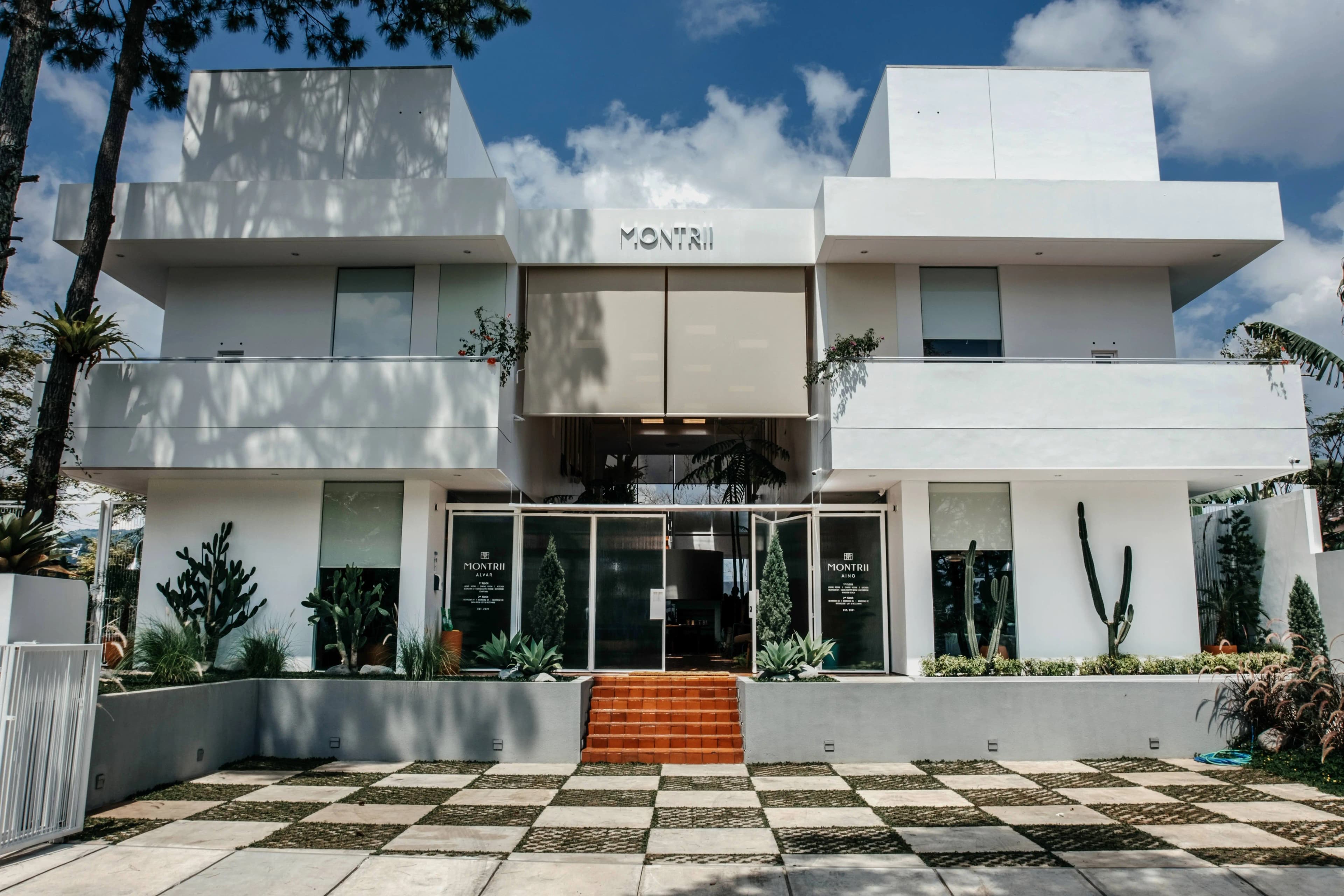 MONTRII HOUSE - ENTIRE